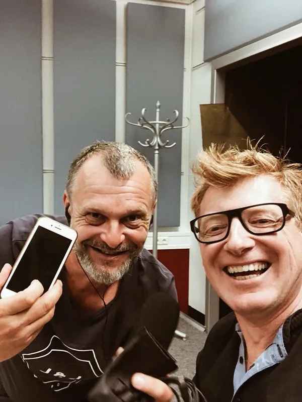 Selfie von Moderator Wolfgang Lehner und Wolfgang Lehner im Studio von Radio Oberösterreich
